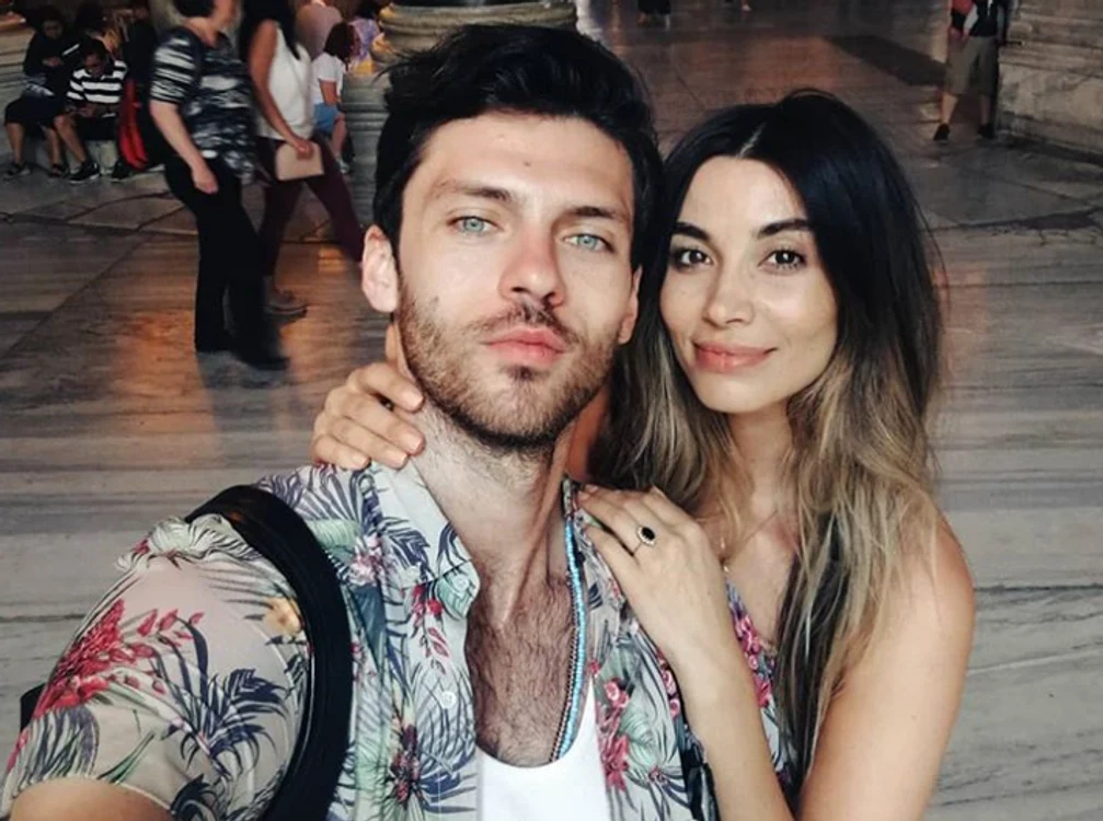 Lili Sandu și partenerul ei au încins internetul. Atingeri și sărutări tandre