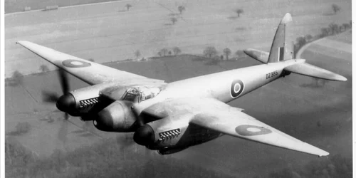 avion mosquito2 jpg