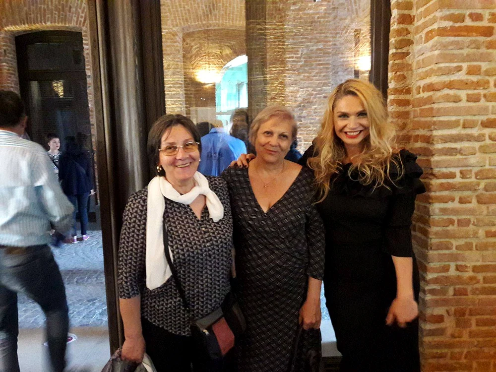 Cristina Cioran, alături de mamă și viitoarea scoacră