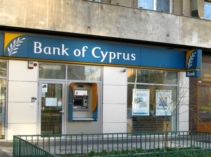 Unităţile din România ale Bank of Cyprus sunt închise de mai bine de trei săptămâni, timp în care clienţii au avut acces la conturile lor doar prin intermediul bancomatelor FOTO Adevărul