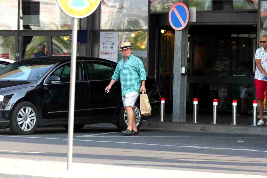
    Actorul și-a scos Merțanul la plimbareFoto: BLITZ  