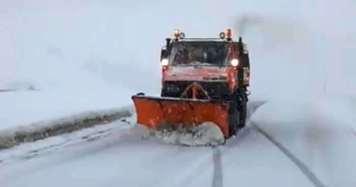 Drumarii au acţionat pentru a deszăpezi Transalpina