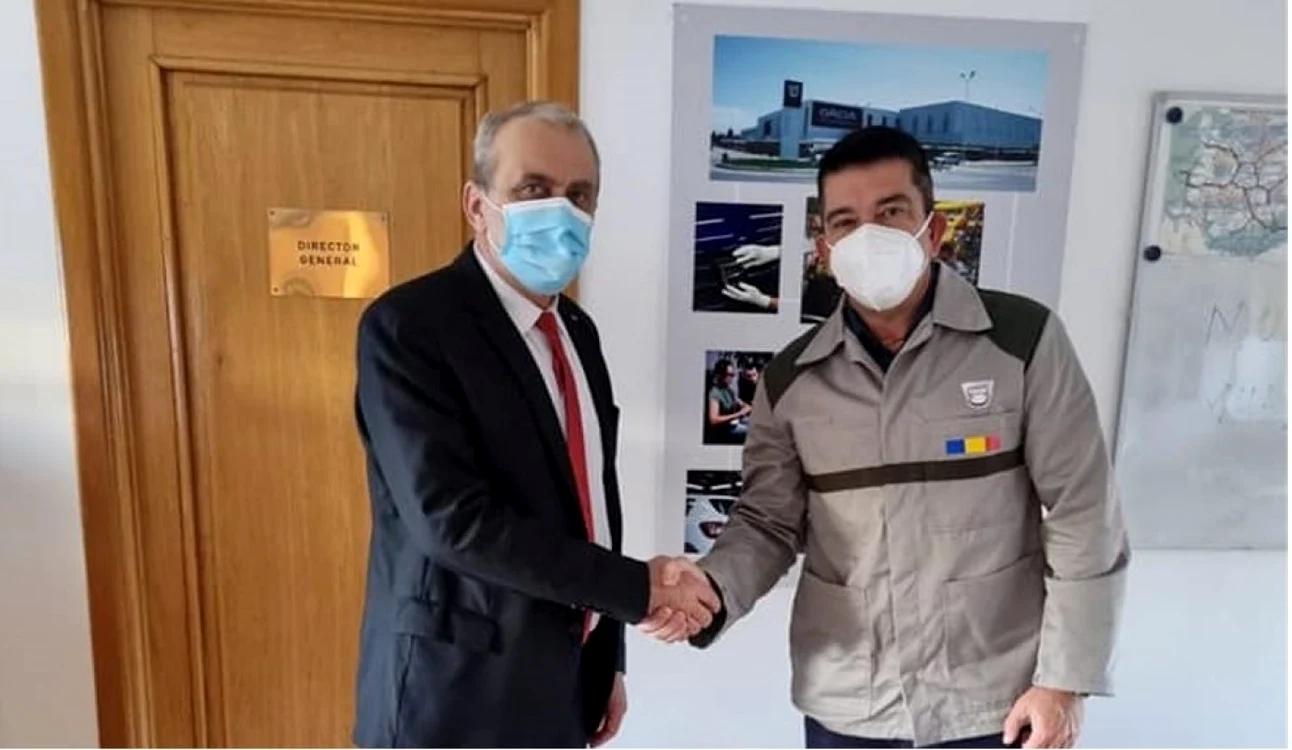 Carlos Carrinho s-a întâlnit joi cu primarul oraşului Mioveni, Ion Georgescu. Foto facebook Georgescu Ion