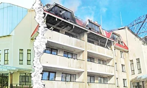 Mai 2013: Baza de pregătire a echipei Şahtior Doneţk era una dintre cele mai moderne din Europa de Est; August 2014: După bombardamentele de vineri, totul arată ca o ruină jpeg