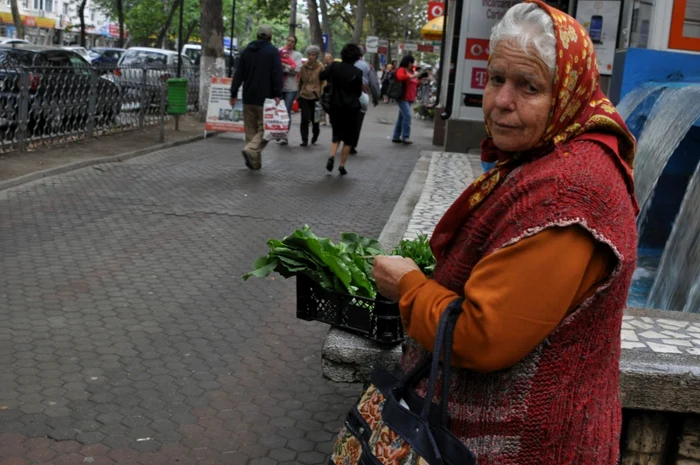 Constantina David (79 de ani) este imaginea vie a pensionarilor din România FOTO: Adrian Panait