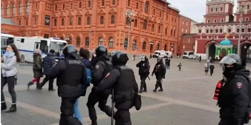 Femeie arestata pe strada in rusia captura video