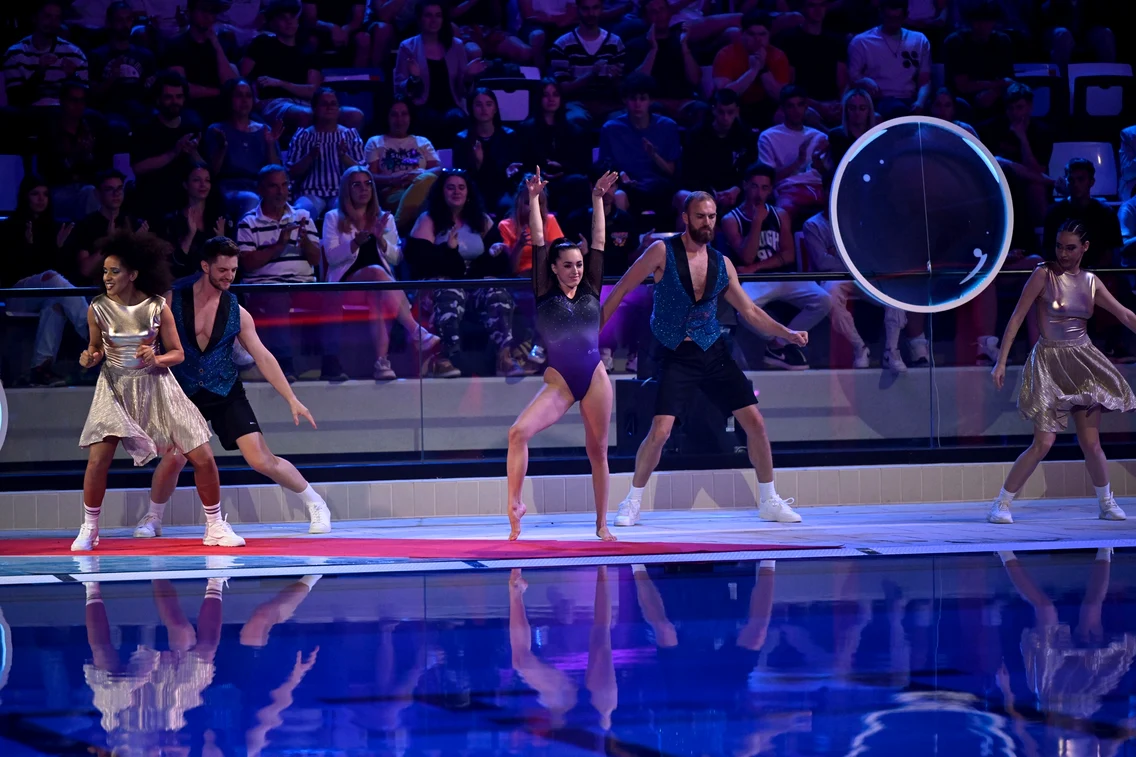 Larisa Iordache Splash vedete la apa 3 JPG