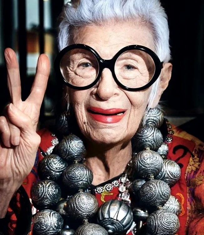 Iris Apfel a fost model pentru Kate Spade sau MAC Cosmetics