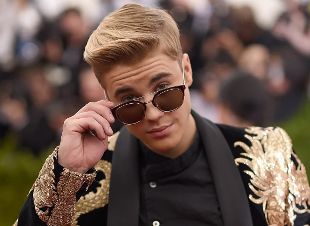 
    Una dintre iubitele lui Justin Bieber este total lipsită de inhibiții. A pozat cu sânii goiFoto Getty  