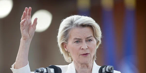 Ursula Von Der Leyen în vizită la baza militară Mihail Kogălniceanu, în Constanța. FOTO Inquam Photos / George Călin