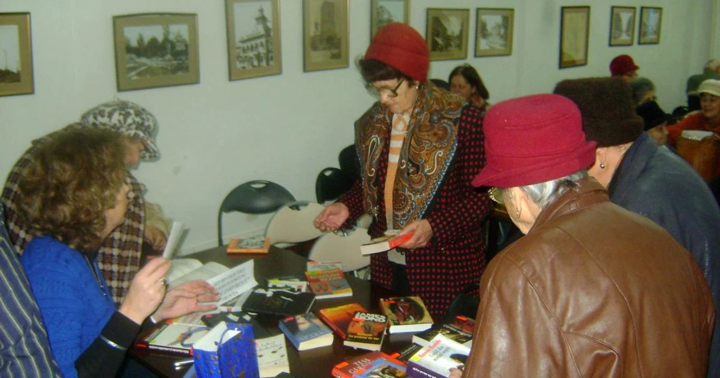 Membrii clubului şi-au propus să lectureze cărţile primite ca donaţie