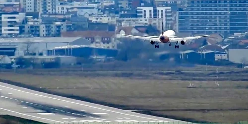 avion aterizare jpeg