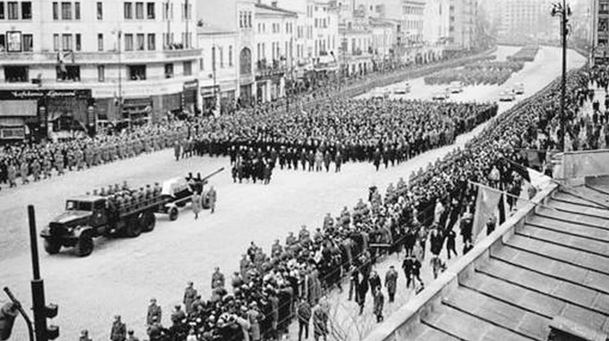 Funeraliile unui «rege» comunist Gheorghe Gheorghiu Dej, înmormântat cu onoruri militare jpeg
