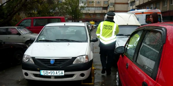 Poliţia Comunitară a fost chemată de şoferii exasperaţi de colegul din trafic