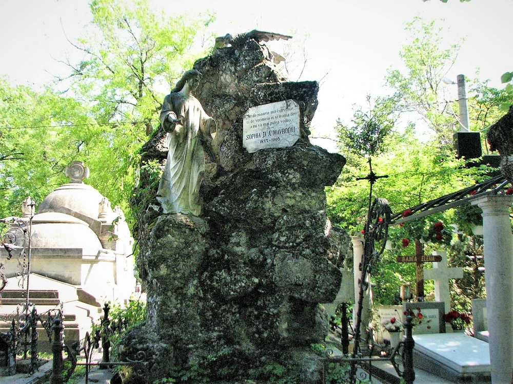 Monumentul funerar este prezent în cimitirul Bellu din București Foto: Facebook 