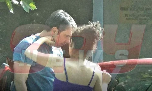 Adriana şi Alexandru au fost surorinşi sărutându se într o parcare jpeg