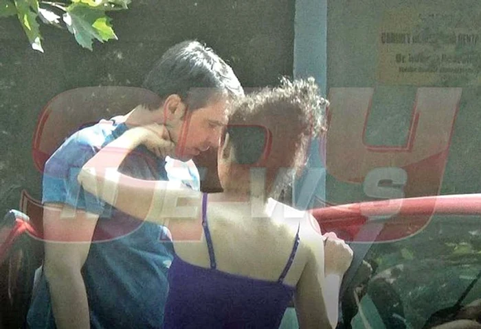 Adriana şi Alexandru au fost surorinşi sărutându-se într-o parcare