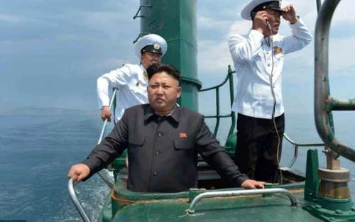Liderul nord-coreean la bordul unui submarin FOTO EPA