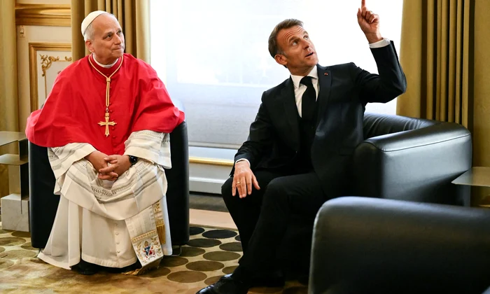 papa leon si emmanuel macron in franta2 jpg