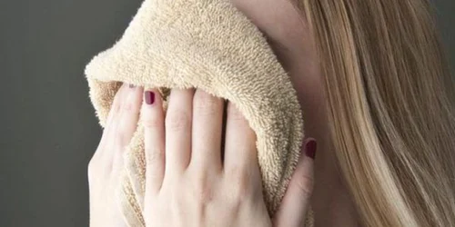 Cele mai frecvente greşeli care îţi îmbătrânesc tenul