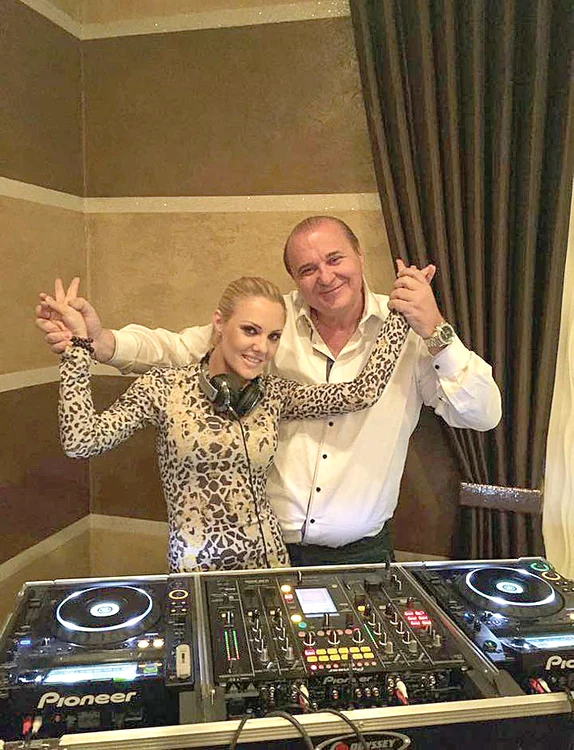 Românca Romina Anastasescu este un DJ foarte cunoscut în cluburile din Las Vegas