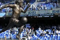 Diego Maradona, statuie la Napoli jpg