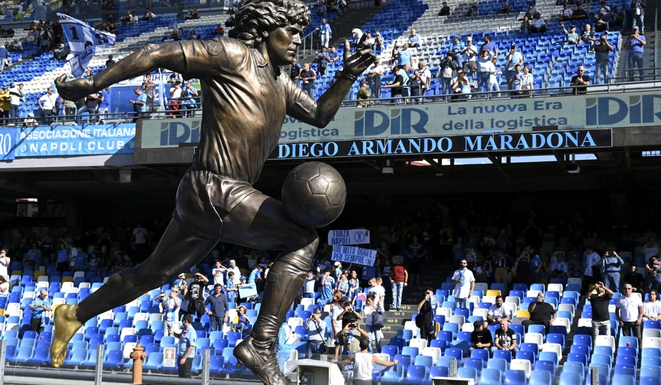 Diego Maradona, unul dintre cei mai buni fotbaliști all-time (FOTO: EPA)