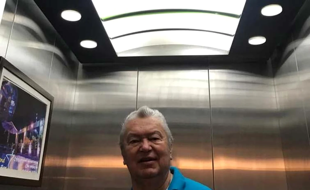 
    Gheorghe Turda s-a  pozat în liftul cu bucluc  