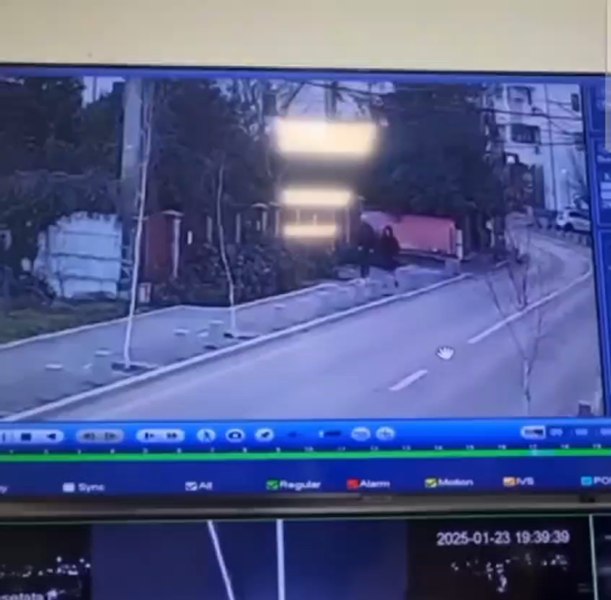 Imagini șocante de la accidentul din Chiajna: Șoferul pierde controlul mașinii, acroșează un alt autovehicul și ajunge pe trotuar unde lovește un pieton