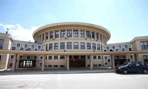 ifoto1 aeroportul baneasa cladire exetrior jpeg