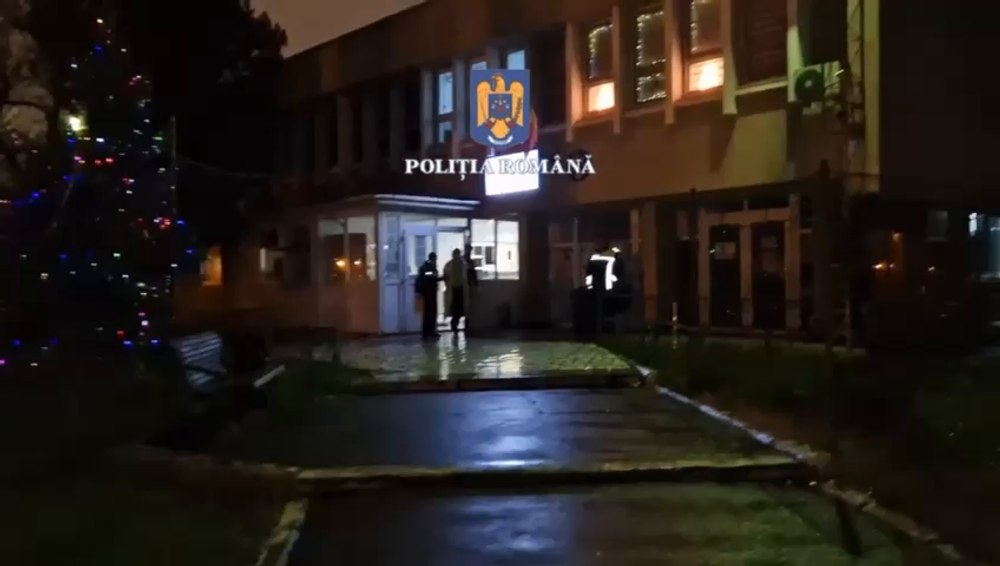 O femeie a incendiat trei mașini după ce a fost concediată. A vrut să se răzbune pe fosta angajatoare