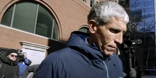 William Singer, „creierul” unei rețele de corupție pentru admiterea la universități din SUA, condamnat la trei ani și jumătate de închisoare  Foto Captură video YouTube  jpg