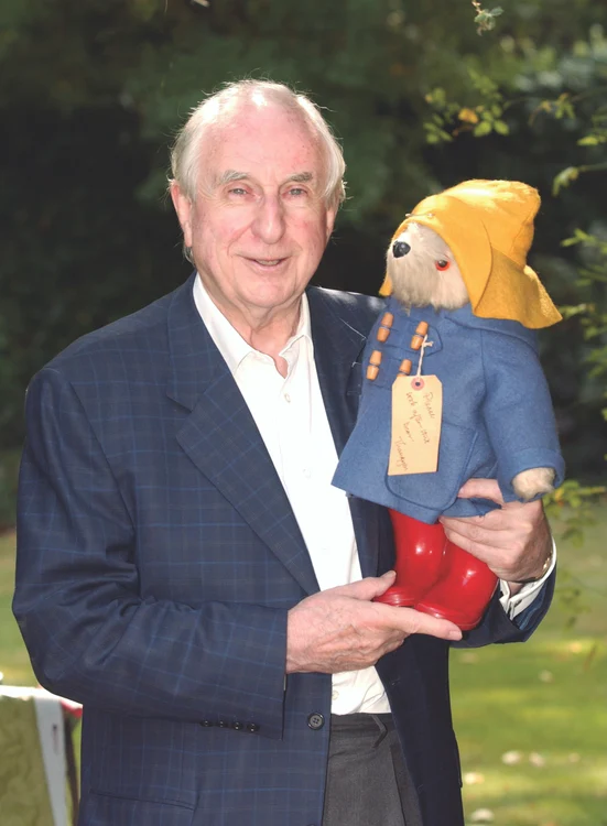  Creatorul, Michael Bond, şi creaţia, ursul pe nume Paddington