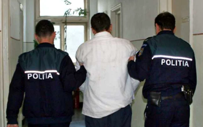 
    Bărbatul a fost arestat și judecatFoto: adevarul.ro  