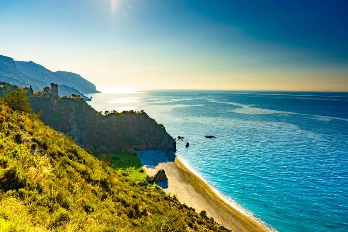 Imagine însorită de pe coasta Malaga, Spania, orașul soarelui și al lui Picasso Foto Shutterstock
