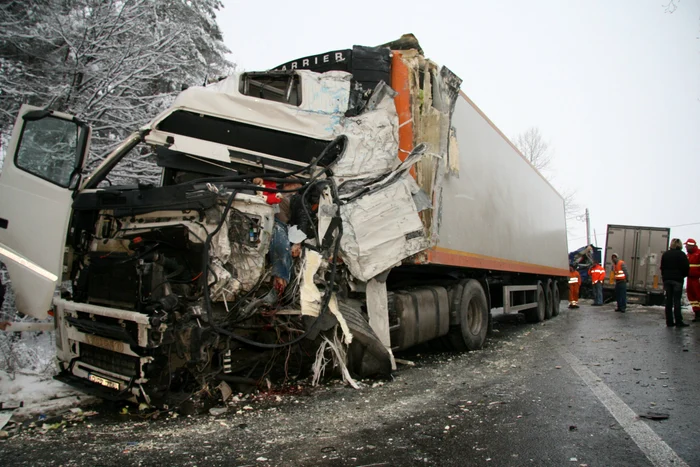 În urma accidentului șoferul român și-a pierdut viața