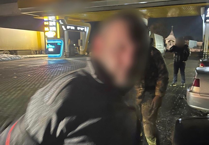 Atac cu grenadă asupra polițiștilor din Cernăuți: doi agenți răniți. Atacatorul riscă închisoarea pe viață