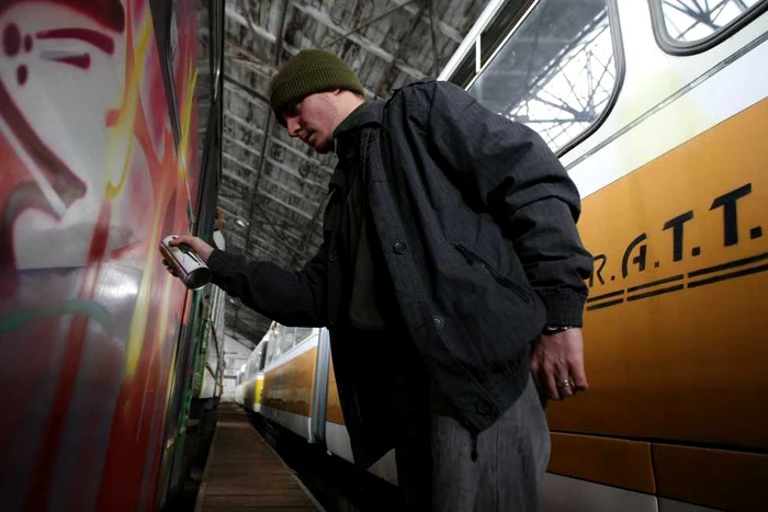 Tramvaiul a căpătat o nouă imagine prin graffiti