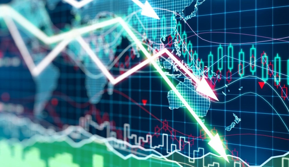 Când va depăși cursul euro valoarea de 5 lei și la cât este estimată inflația în acest an