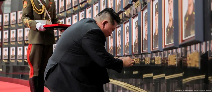 Kim Jong-Un aduce un omagiu soldaţilor căzuţi pe frontul din Ucraina