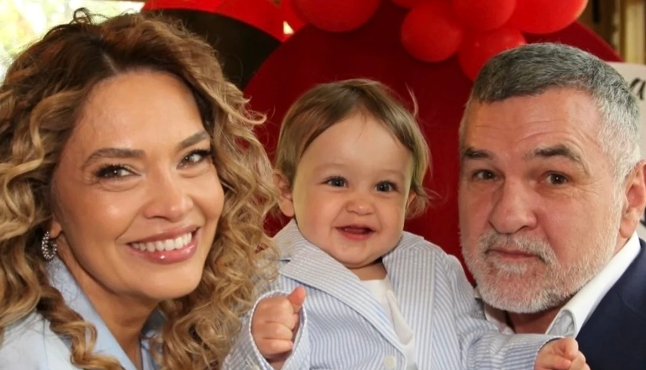 Monica și Leonard Doroftei, alături de nepoțelul Isaac