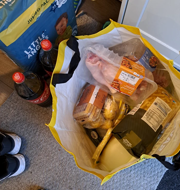 Cumpărături de la un supermarket din Anglia Foto: Facebook 