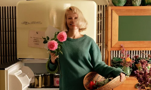 Pamela Anderson vinde castraveţi muraţi   Instagram jpg