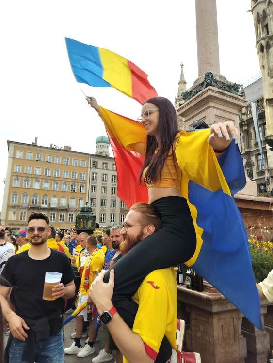 Fotografia învingătorilor: steagul României a fluturat în piața centrală din Munchen. Foto Adevărul