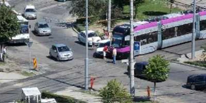 Tramvaiul polonez, accidentat în Mănăştur (foto Cătălin Marius)