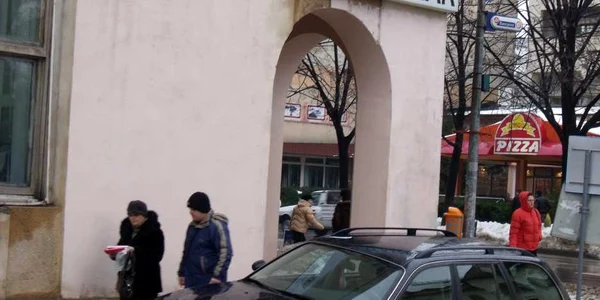 Închirierea unui autoturism costă între 28 şi 75 de euro pe zi