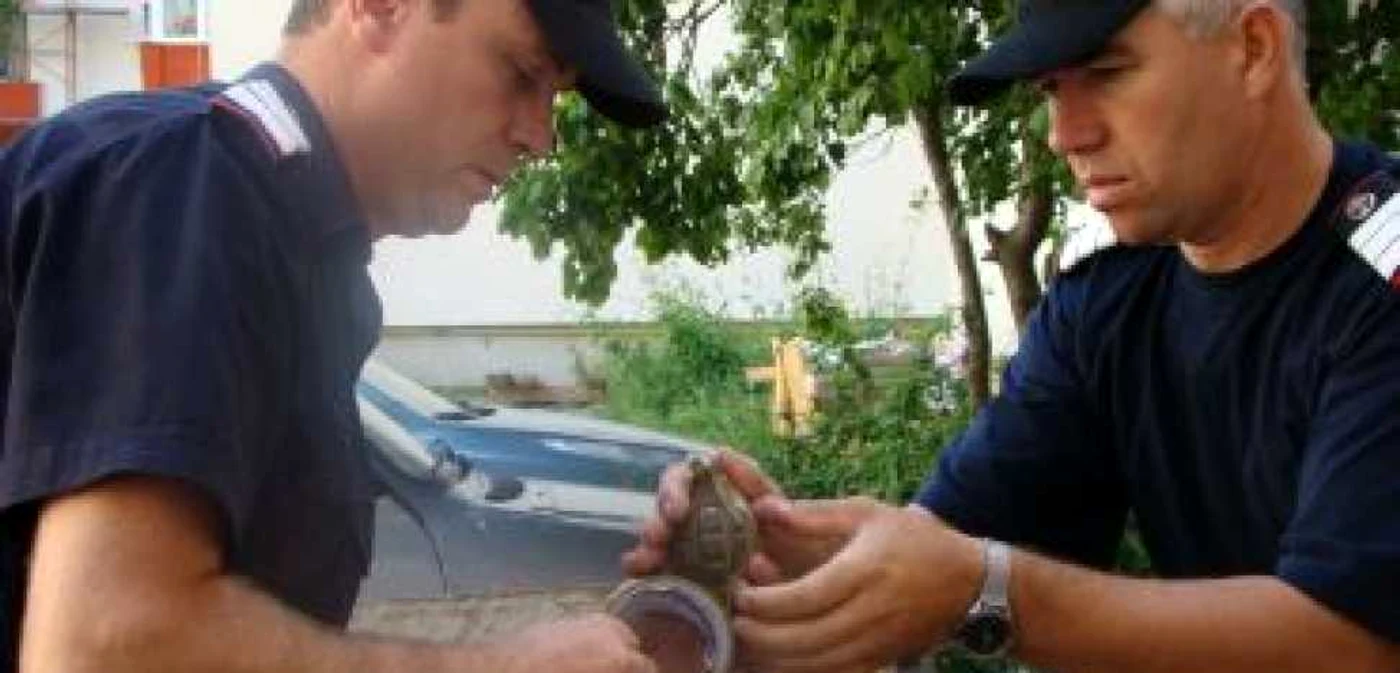 Neamţ:Grenade aruncate la gunoi