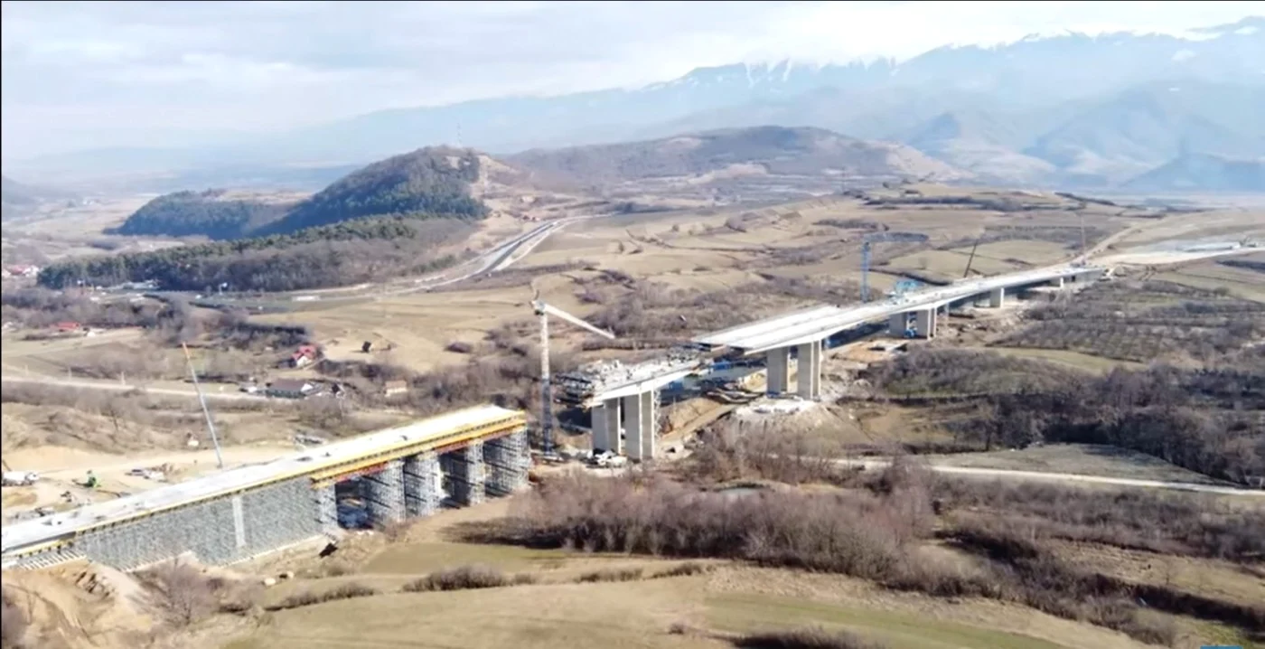 Viaductul Tălmăcel de pe Autostrada A 1 Sibiu - Piteşti Foto Ioan Andrei Gica