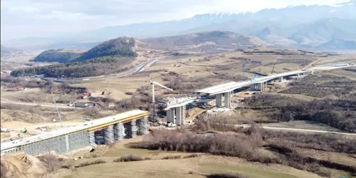 Viaductul Tălmăcel de pe Autostrada A 1 Sibiu - Piteşti Foto Ioan Andrei Gica