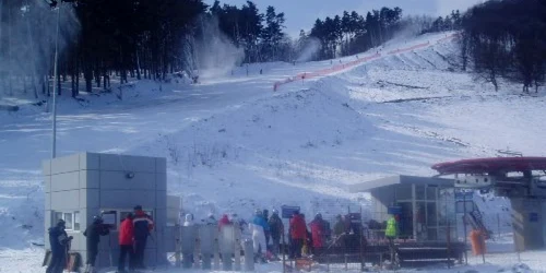 Pârtia de schi de la Piatra Neamț este amenajată pe muntele Cozla
